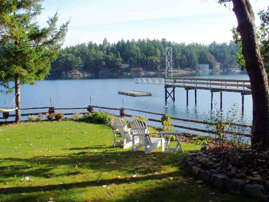 Arbutus Point Oceanfront B And B Long Harbour Экстерьер фото